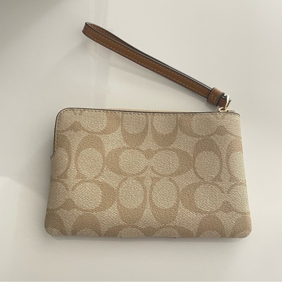 Coach Corner Zip Wristle Pouch Signature Canvas Tan Brown - Picture 10 of 11